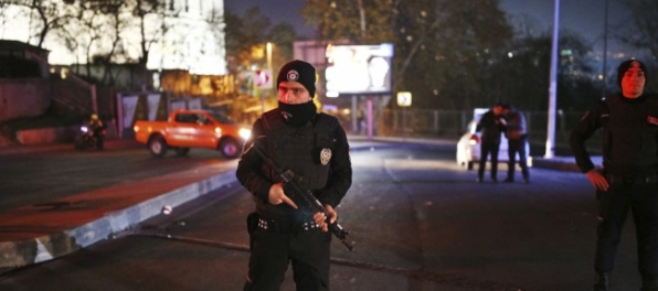 Počet obetí výbuchov v Istanbule vzrástol, majú podozrivých