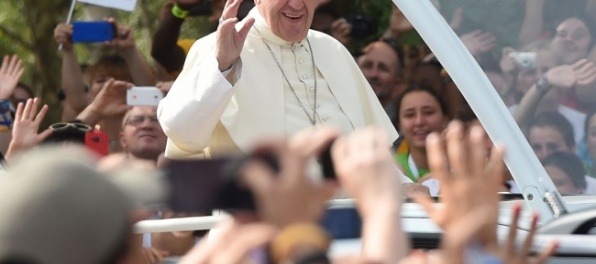 Pápežovi môžete k osemdesiatke zagratulovať už aj e-mailom
