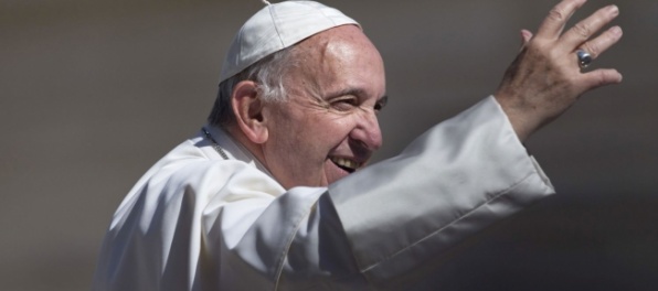 Pápež František oslávil 80. narodeniny s bezdomovcami