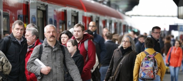 Nápor na cestovanie vlakmi očakávajú železnice už v stredu