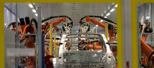 Bratislavský Volkswagen na tri týždne zastaví výrobu