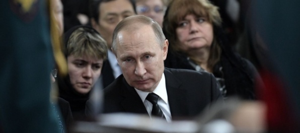 Video: Putin vzdal posledný hold zavraždenému veľvyslancovi 