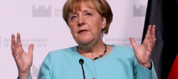 Hrozba útokov zabitím Amriho nepominula, varuje Merkelová
