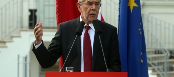 Van der Bellen je naisto novozvoleným prezidentom Rakúska