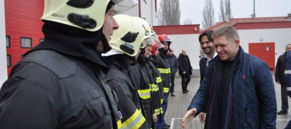 Foto: Fico a Kaliňák na Štedrý deň navštívili hasičov