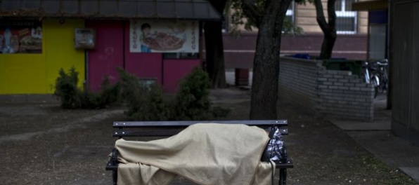 Na lavičke v Liptovskom Mikuláši našli telo mŕtveho muža
