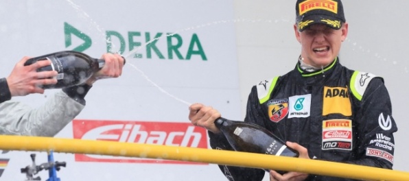 Mick Schumacher urobil ďalší krok v jazdeckej kariére