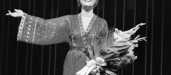 Zomrela Debbie Reynoldsová, hviezda filmu Spievanie v daždi
