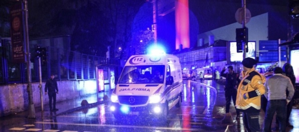 Obrazom: Muž vtrhol do klubu v Istanbule a spustil paľbu