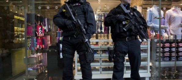 Na londýnskom letisku zadržali muža podozrivého z terorizmu