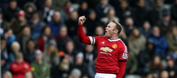 Rooney vyrovnal klubový strelecký rekord Bobbyho Charltona