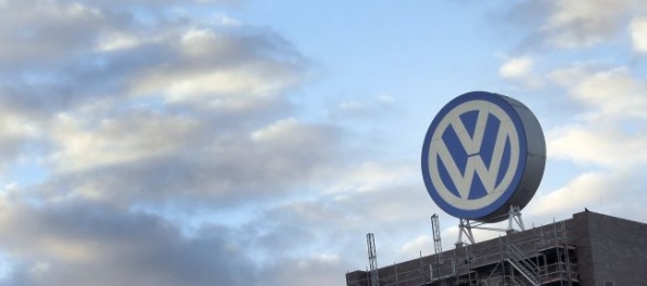 V súvislosti s emisným škandálom zatkli manažéra Volkswagenu