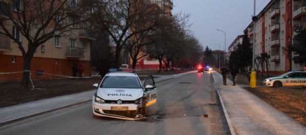 Obrazom: Agresívny vodič vyčíňal, narazil aj do policajtov