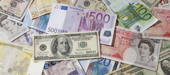 Libra oproti doláru opäť klesla, euro posilnilo