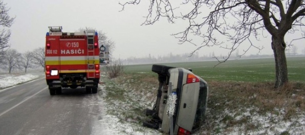 Tínedžer bez vodičáku dostal šmyk, nehodu neprežil