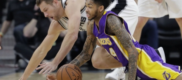Video: Spurs prevalcovali Lakers, Denver úradoval v Londýne