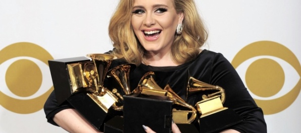 Na udeľovaní cien Grammy vystúpi aj anglická hviezda Adele