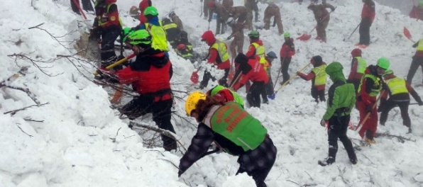 Počet obetí lavíny v zasypanom hoteli Rigopiano stúpol