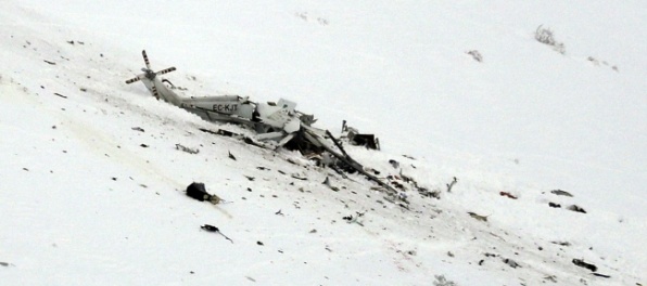 V talianskom regióne, kde spadla lavína, sa zrútil vrtuľník 