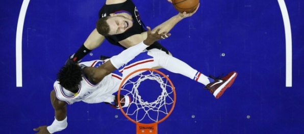 Video: Philadelphia otočila zápas, Spurs hrali bez opôr