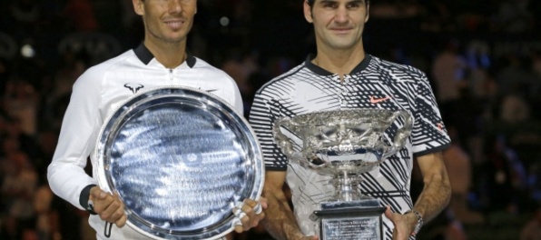Federer zavŕšil comeback vo finále legiend, píšu médiá