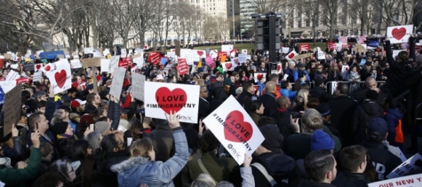 Tisíce ľudí protestovali proti Trumpovmu imigračnému výnosu 