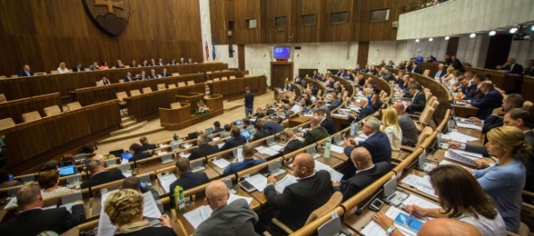 Poslanci prerokujú zákony vrátené prezidentom Kiskom