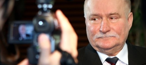 Walesa kolaboroval s komunistami, ukázala analýza jeho písma