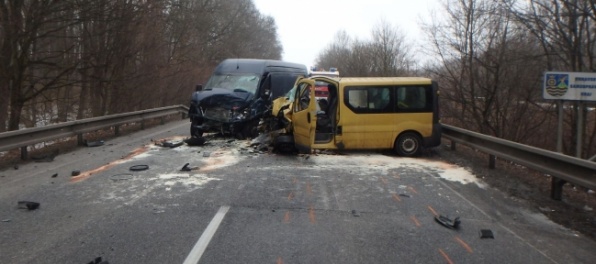 Foto: Diviaky spôsobili zrážku Mercedesu s Renaultom