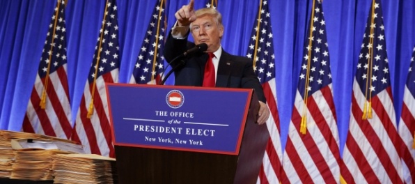 Proti zlým 'hombres' vyšlem vojakov, pohrozil Trump Mexiku Proti zlým 'hombres' vyšlem vojakov, pohrozil Trump Mexiku