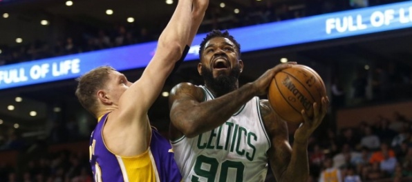 Video: Yogi vystrieľal víťazstvo Dallasu, Lakers prehrali