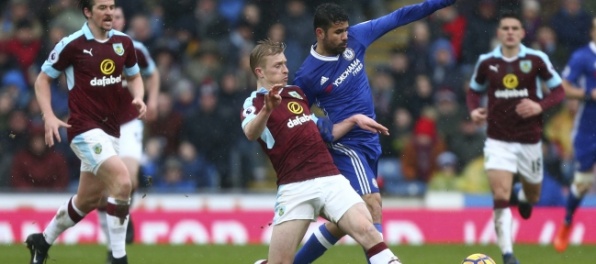 Video: Chelsea v Burnley zaváhala, Leicester opäť prehral