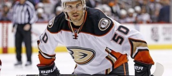 Video: Antoine Vermette dostal stopku v NHL, sekol rozhodcu