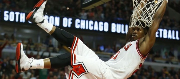 Video: Butler 0,9 sekundy pred koncom rozhodol o výhre Bulls