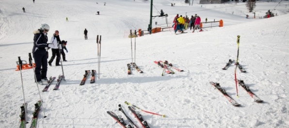 V prevádzke je najmenej 100 lyžiarskych stredísk