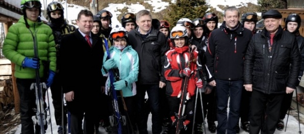 Fico chváli príspevok na lyžiarsky kurz, pomáha žiakom