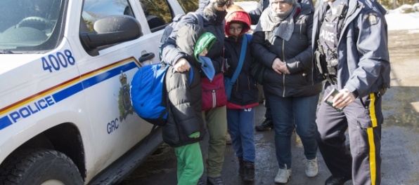 Žiadateľov o azyl pribúda, Kanada poslala na hranice posily 