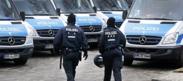 V Nemecku vyčíňa muž, ktorý hrozí rodičom likvidáciou ich detí