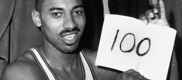 Video: Pred 55 rokmi sa Chamberlain dotkol hviezd, nastrieľal 100 bodov