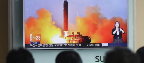 Severná Kórea odpálila ďalšie rakety, tri skončili v mori pri Japonsku