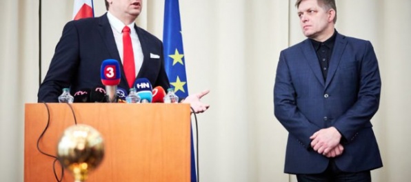 Dankova SNS žiada premiéra Fica, aby prehodnotil podporu Tuska