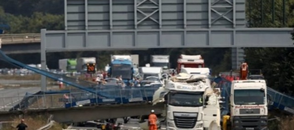 Video: Tragédia v Taliansku, na diaľnicu sa zrútil nadjazd
