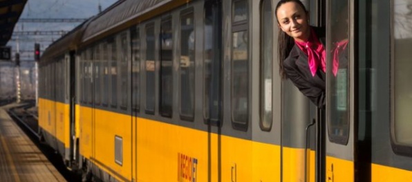 Na trati Bratislava-Komárno začal jazdiť alternatívny vlak, odvezie viac cestujúcich