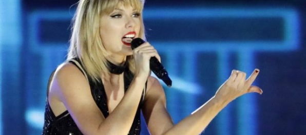 Taylor Swift si môže vydýchnuť, zatkli fanúšika, ktorý ju prenasledoval