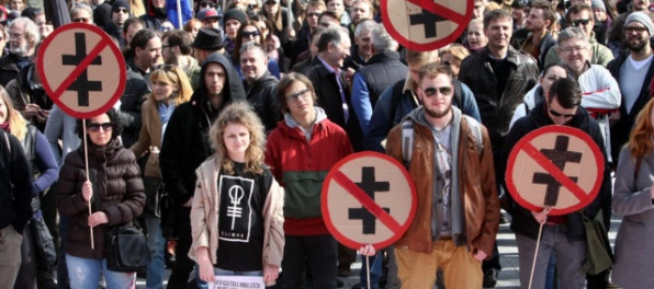 Foto: Vyše tisíc ľudí sa zhromaždilo v Bratislave, demonštrovali proti fašistom
