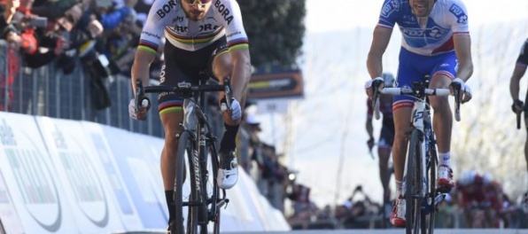 Video: Fantastický Sagan vyhral piatu etapu Tirreno Adriatico, v závere zdolal čistokrvných vrchárov