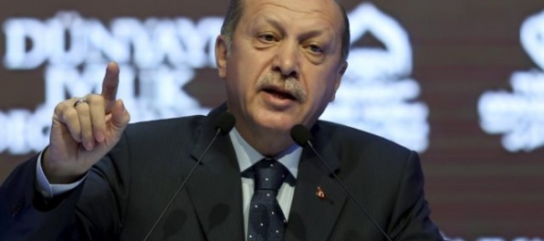 Turecký prezident Erdogan zaútočil na Merkelovú, v Nemecku podľa neho ukrývajú teroristov