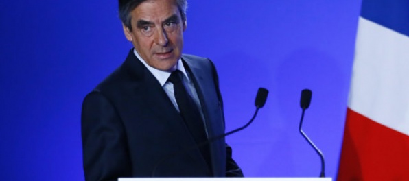 Kandidát na prezidenta Francúzska Fillon bol predbežne obvinený