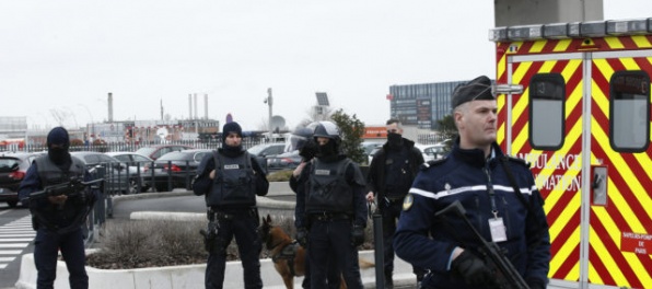 Útočník na parížskom letisku Orly bol pod vplyvom drog a alkoholu