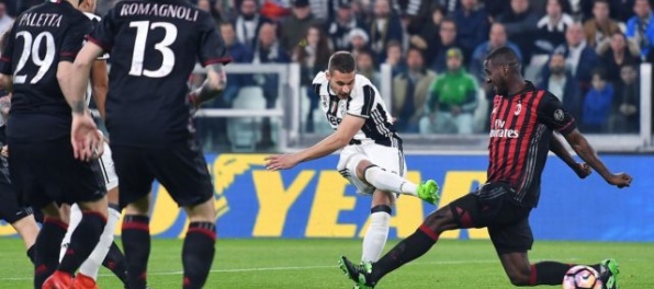 Video: Rozhodcovia poškodili AC Miláno, Juventus nemal kopať penaltu